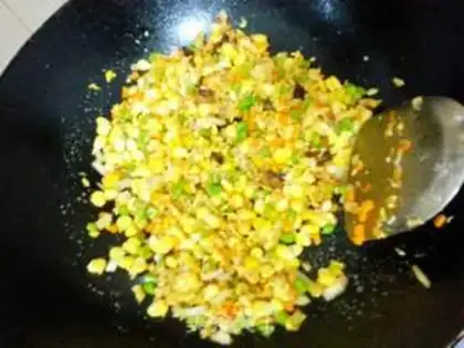 Make Curry, curry, egg and rice step 3