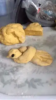 Make Pumpkin milk pigeon buns step 0