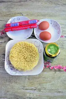 Make Cracker eggs for noodles step 0