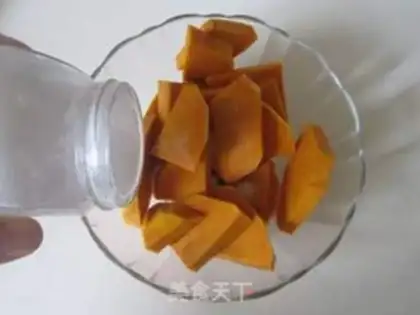 Make Red date rice evaporates pumpkins step 1