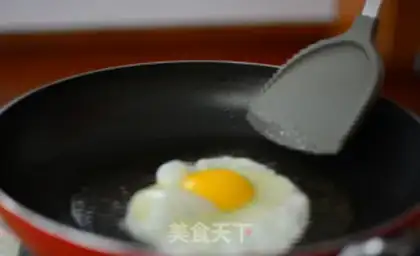 Make Cracker eggs for noodles step 2