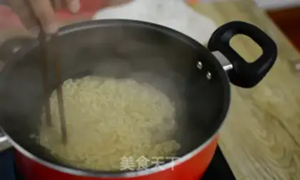 Make Cracker eggs for noodles step 3