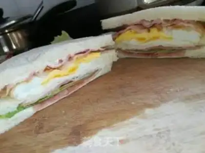 Make Egg bacon sandwich step 1