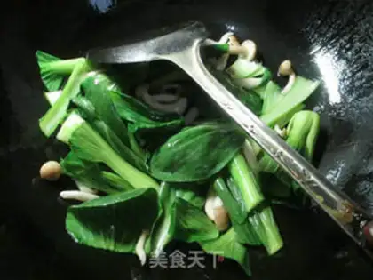 Make Crab mushroom soup noodles step 1