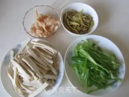 Make A green pepper-cracker and a fried chicken step 0