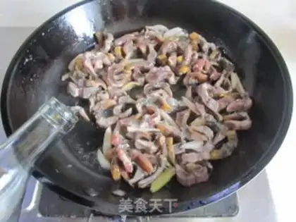 Make The green peppers, the fried silk step 3