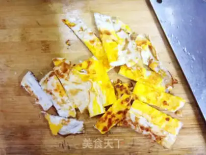 Make Pyramid fried eggs step 3