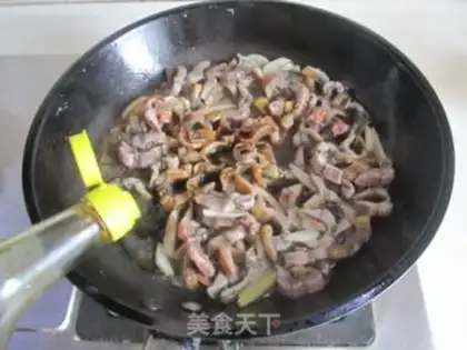 Make The green peppers, the fried silk step 4