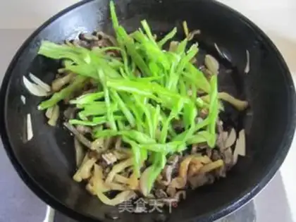 Make The green peppers, the fried silk step 6