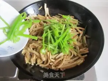 Make A green pepper-cracker and a fried chicken step 6
