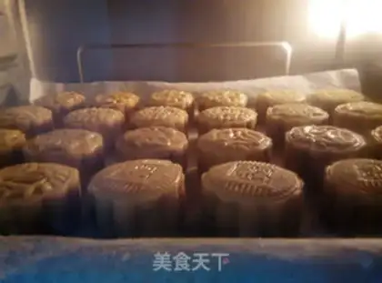 Make walnut date mooncake step 12