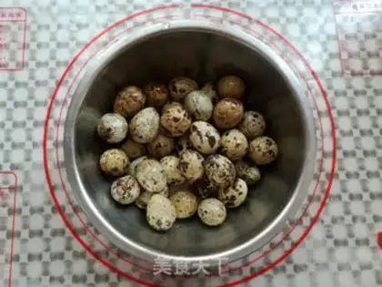 Make Clean quail eggs step 1