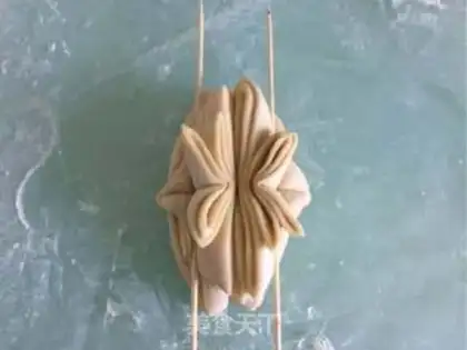 Make Lotus roll step 16