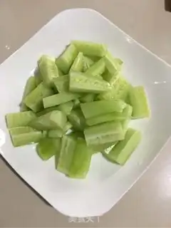 Make Peanut cucumber step 1