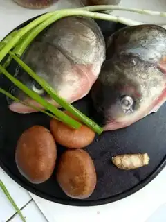 Make White fish head soup step 0