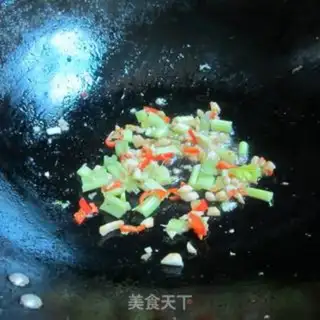 Make Celery greasy eggs step 2