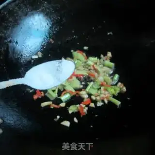 Make Celery greasy eggs step 3