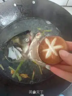 Make White fish head soup step 8