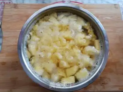 Make Pineapple egg fried rice step 4