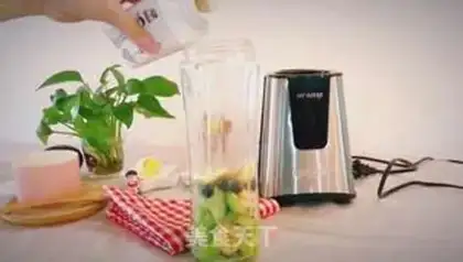 Make Cream and oatmeal shake step 2