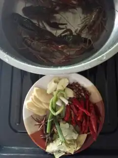 Make Spicy lobster step 0