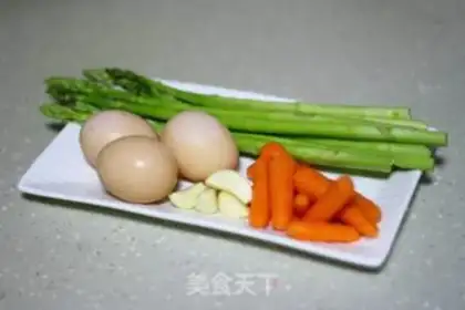 Make Carrot, fried eggs step 0
