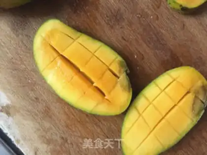 Make Mango milkshake step 1