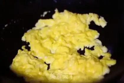 Make Carrot, fried eggs step 3