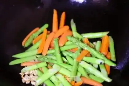 Make Carrot, fried eggs step 6