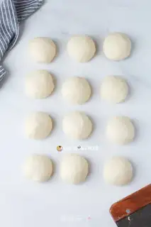 Make Japanese milk meal rolls step 2