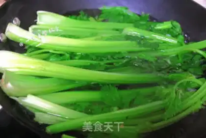 Make Celery pork buns step 0
