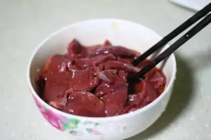 Make Chili fried pork heart step 1