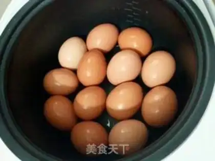 Make Five spicy tea eggs step 1