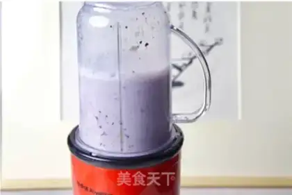 Make Butter blueberry milkshake step 2