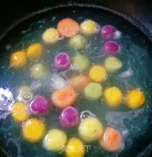 Make A JUICY DIY -- COLORFUL SOUP step 4