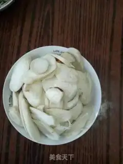 Make Onion almond mushrooms step 0