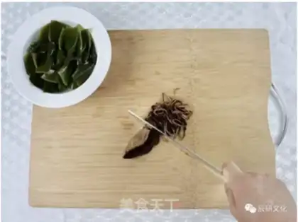 Make Sea belt green bean sugar step 1