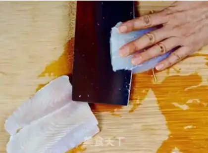 Make Dragonfish roll step 1