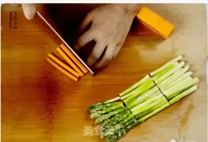 Make Dragonfish roll step 2