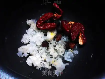 Make A silver spoon with red dates step 4