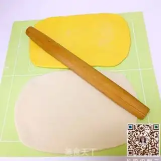 Make Double-coloured buns step 3