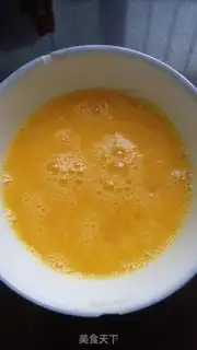 Make Red sausage fried eggs step 0