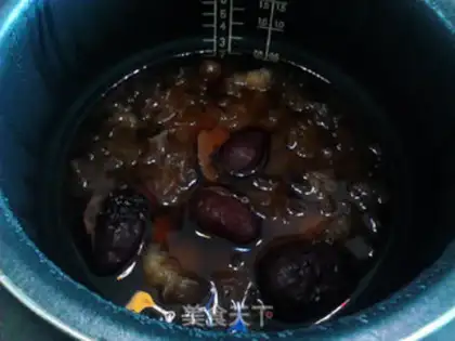 Make A silver spoon with red dates step 8