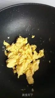 Make Red sausage fried eggs step 1
