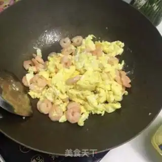 Make Shrimp fried eggs step 2