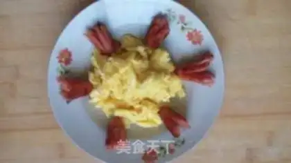 Make Red sausage fried eggs step 3