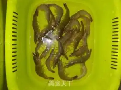 Make Shrimp with pepper and garlic step 0