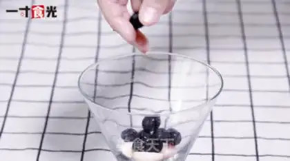 Make The blueberry punch step 1