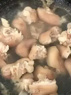Make Red burning pig hoof step 1