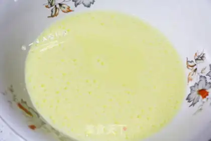 Make American fried eggs step 1
